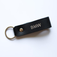 Брелок-петля з написом "BMW" чорний з посрібленням.